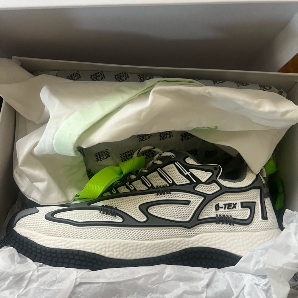 G-Tex Men's Black and White Sneakers